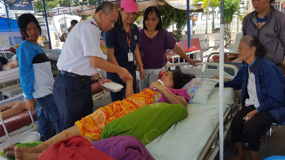 Salvation Army officer helping a Indonesian tsunami victim